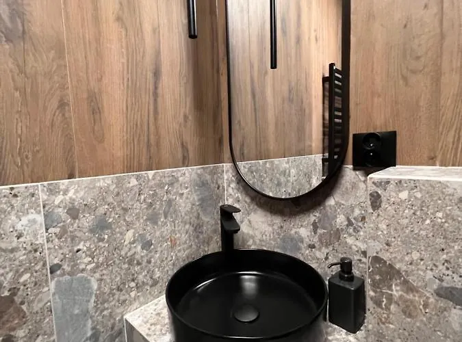 Gold Sleep We Wroclawiu Z Prywatnym Jacuzzi I Duzym Lozkiem *