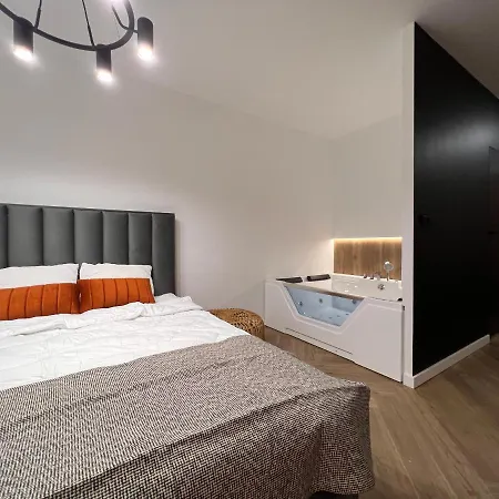 Apartment Gold Sleep We Wroclawiu Z Prywatnym Jacuzzi I Duzym Lozkiem