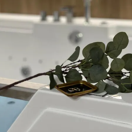 Gold Sleep We Wroclawiu Z Prywatnym Jacuzzi I Duzym Lozkiem شقة فروتسواف