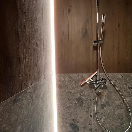 Daire Gold Sleep We Wroclawiu Z Prywatnym Jacuzzi I Duzym Lozkiem